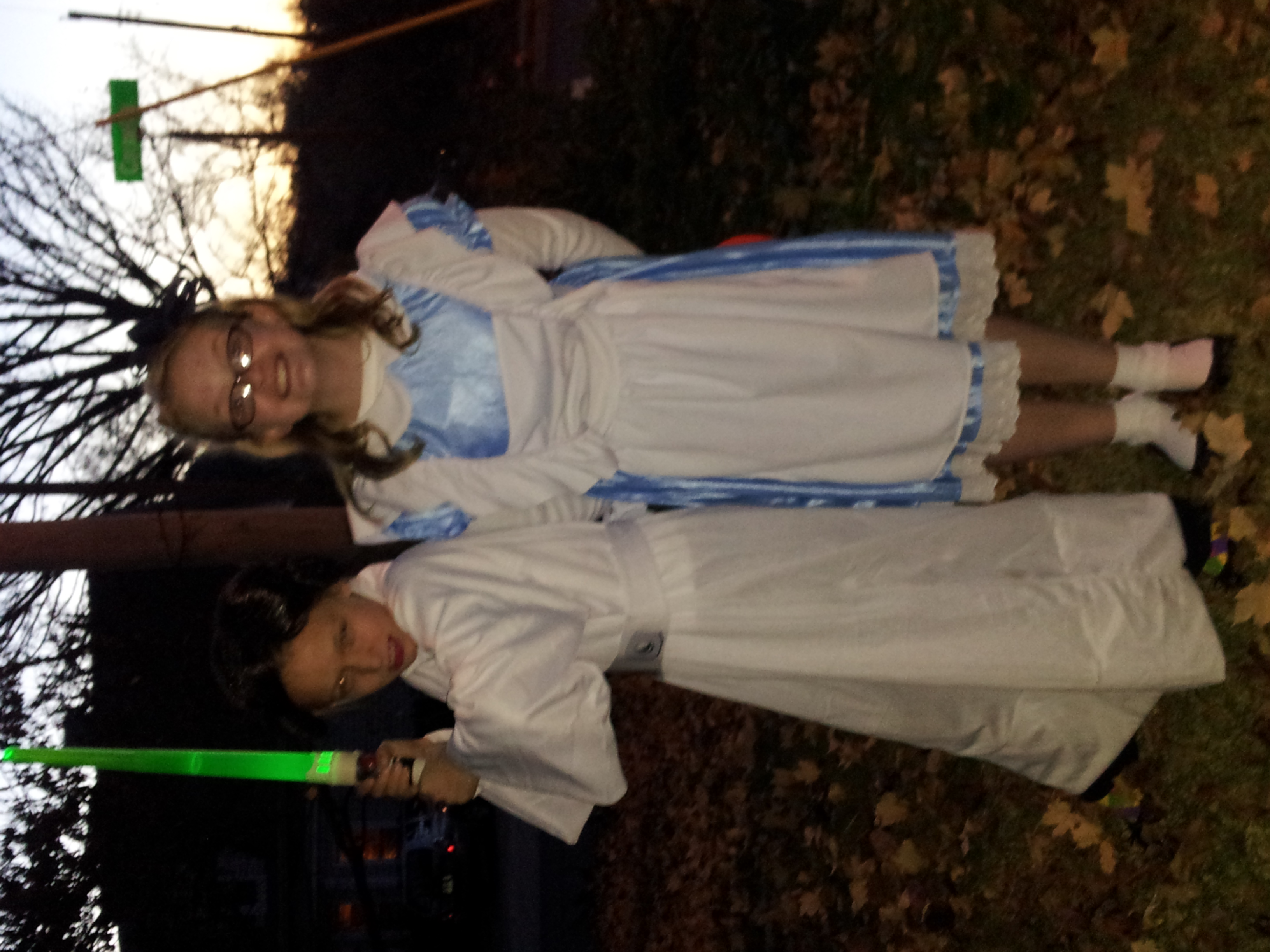 2012-10-31 Princess Leia and Alice.jpg